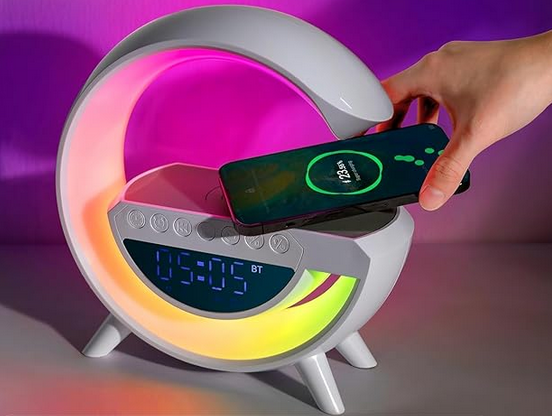 4-IN-1 LEMPA, BELAIDIS ĮKROVIKLIS, „BLUETOOTH“ GARSIAKALBIS SU LAIKRODŽIU