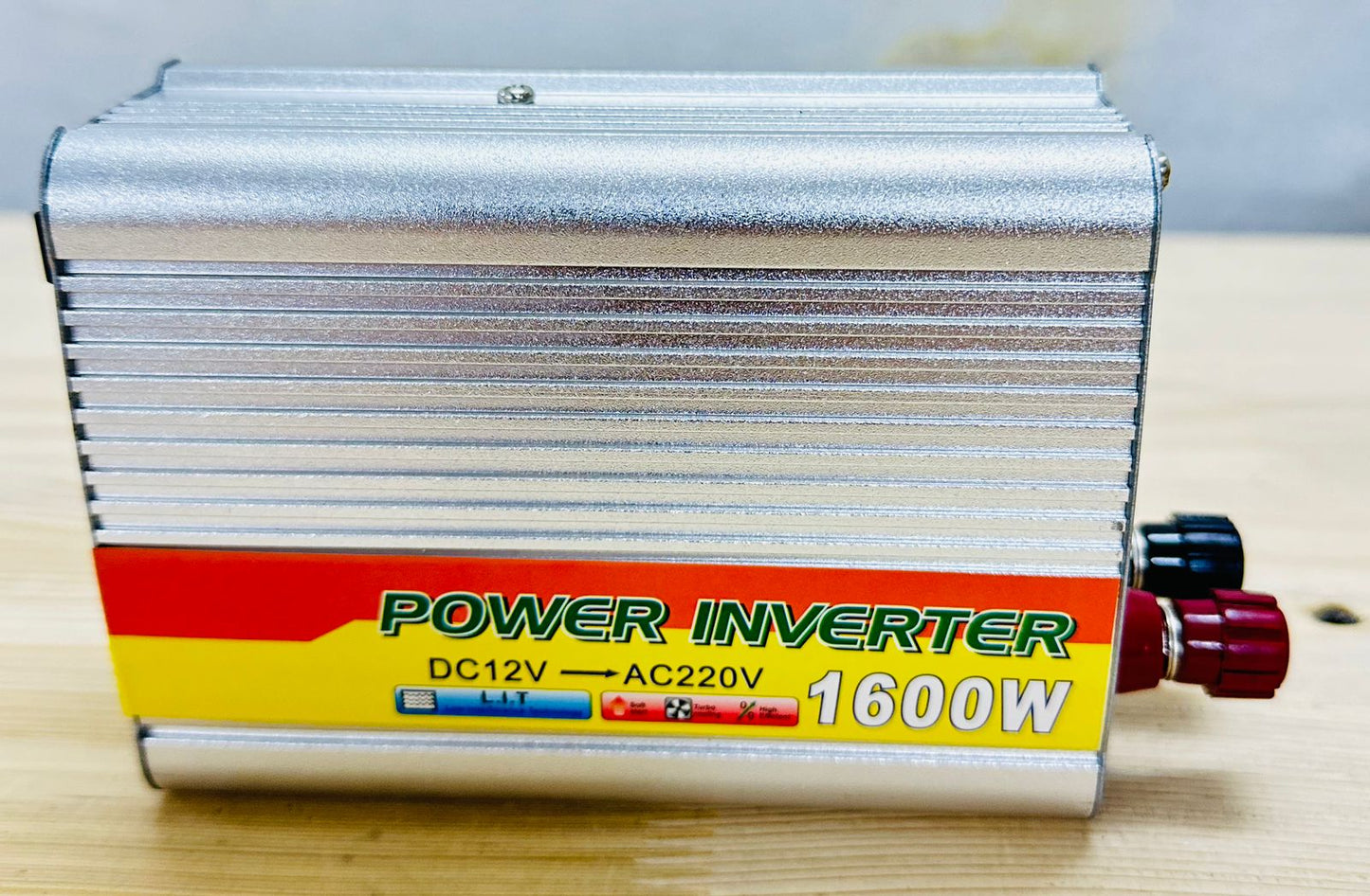 ĮTAMPOS KEITIKLIS INVERTERIS 1600W