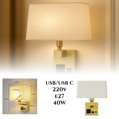 Sieninis šviestuvas su integruotu USB/USB-C įkrovimu + lizdas