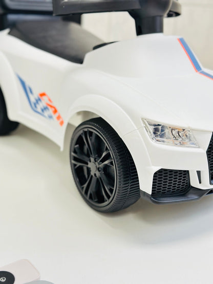 AUTOMOBILIS STUMIAMAS SU RANKENA IR MUZIKA