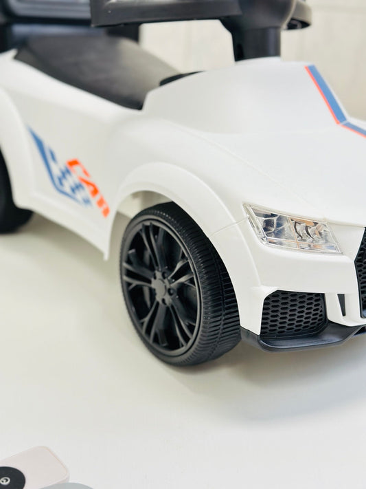 AUTOMOBILIS STUMIAMAS SU RANKENA IR MUZIKA